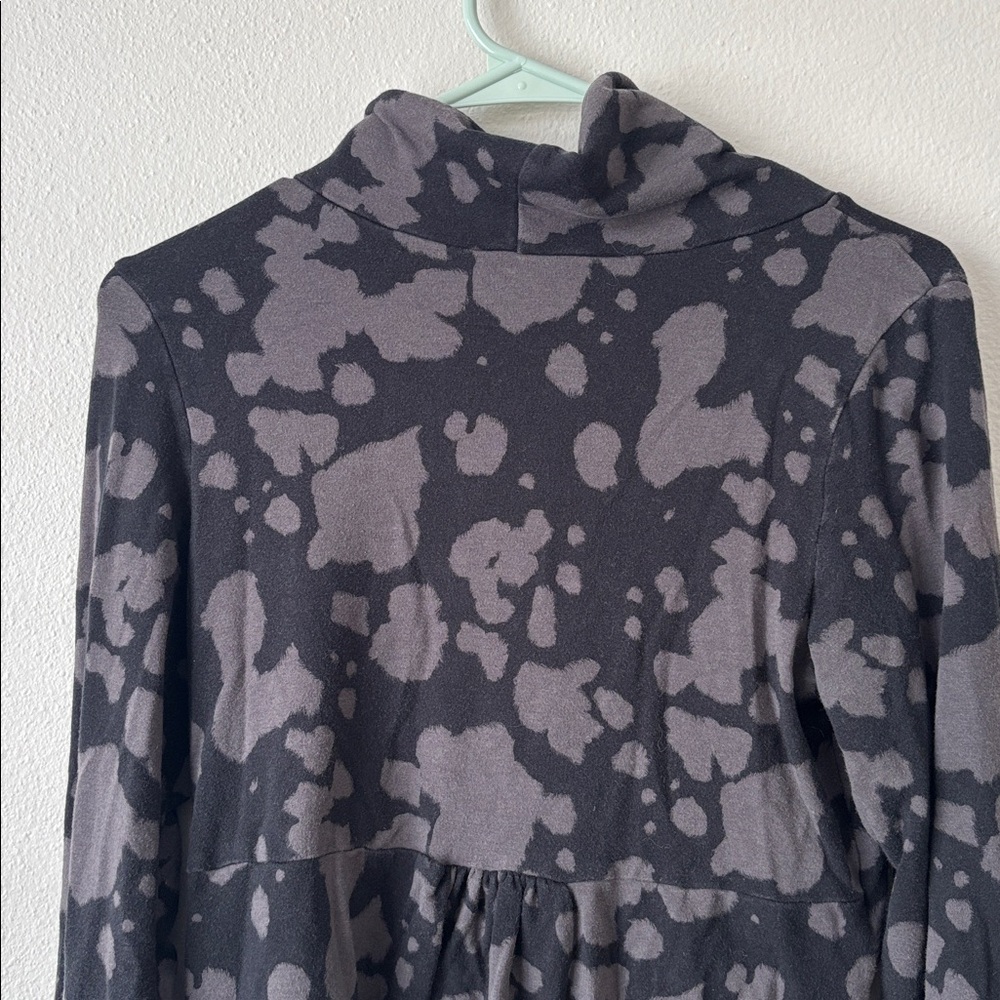 Latched Mama Petal Front Nursing Pullover size medium sweater tie dye - Picture 7 of 7